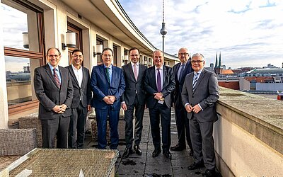 Ambassadors' Round Table: Dr. Stephan Grabherr/Federal Foreign Office, Miguel Berger/Federal Foreign Office, Michael Ziesemer/ZVEI, Dr. Jochen Köckler/Deutsche Messe, H. E. Per Thöresson/Ambassador of Sweden, Klaus Treichel/ABB (v.l.)