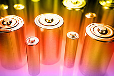 Batterien sind aus unserer hochtechnisierten Gesellschaft nicht wegzudenken. Für ausreichend Energie sorgen chemische Prozesse.