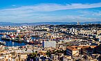 Algeriens Hauptstadt Algiers mit dem Hafen.