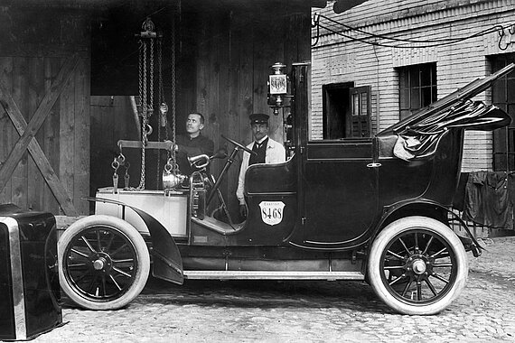 Already in 1905 the "Elektrische Viktoria" was an elegant hotel-taxi in Berlin.