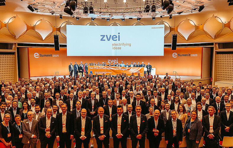 Fotoaktion des ZVEI und seiner Mitgliedsunternehmen