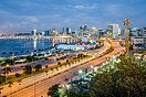 Skyline und Bucht von Angolas Hauptstadt Luanda.